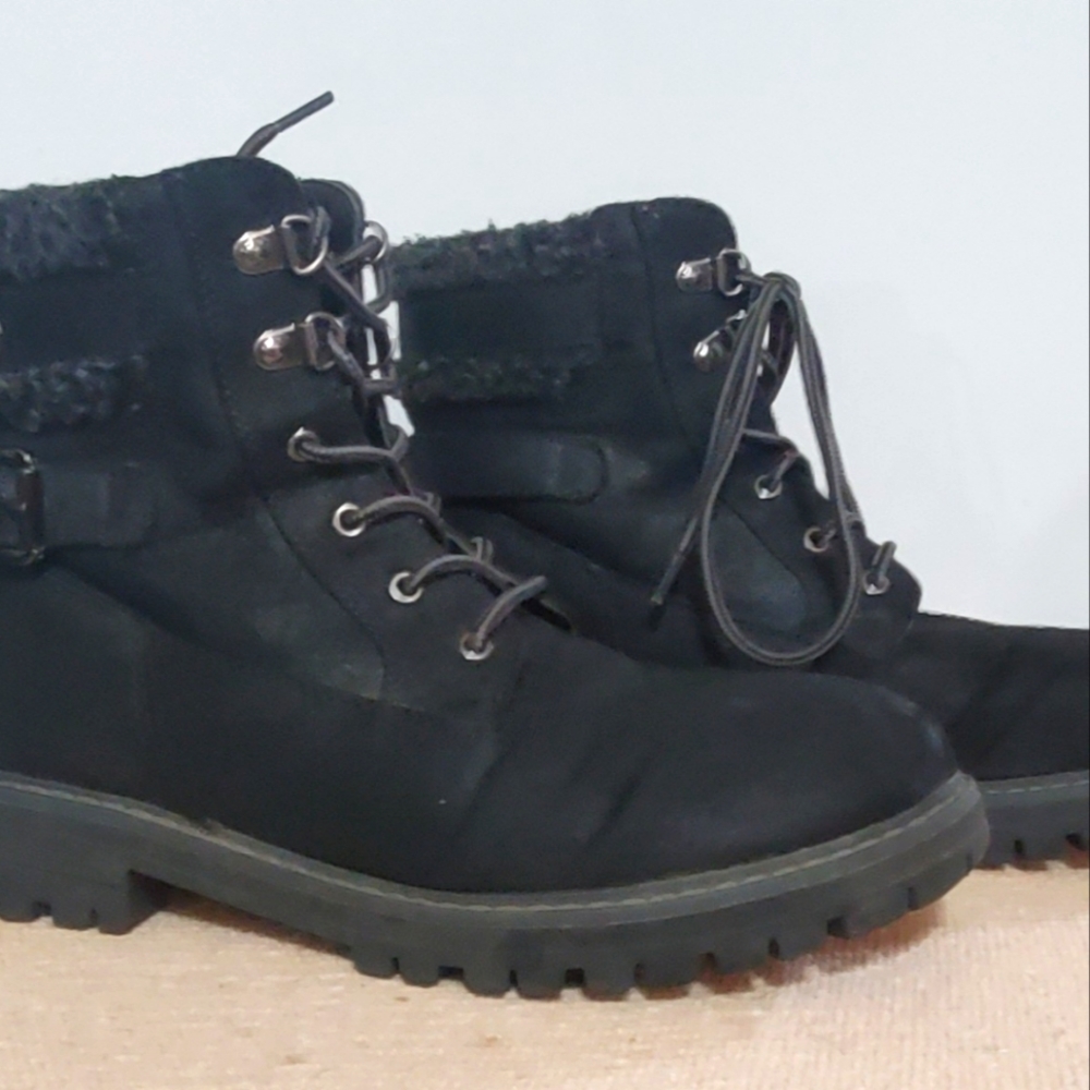 Women's boots size 9.5